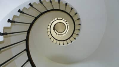 Embellissez votre logement avec un joli escalier fait main