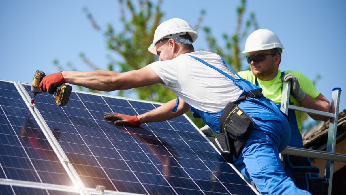 Installation solaire avec stockage : tout ce qu’il faut savoir pour réduire votre facture et être plus autonome